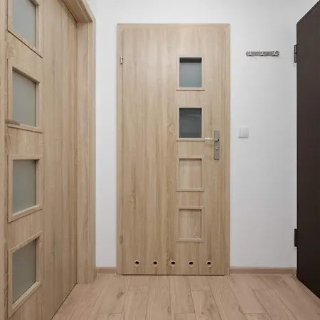 Bright In With Bathtub And Balcony By Renters * Warszawa