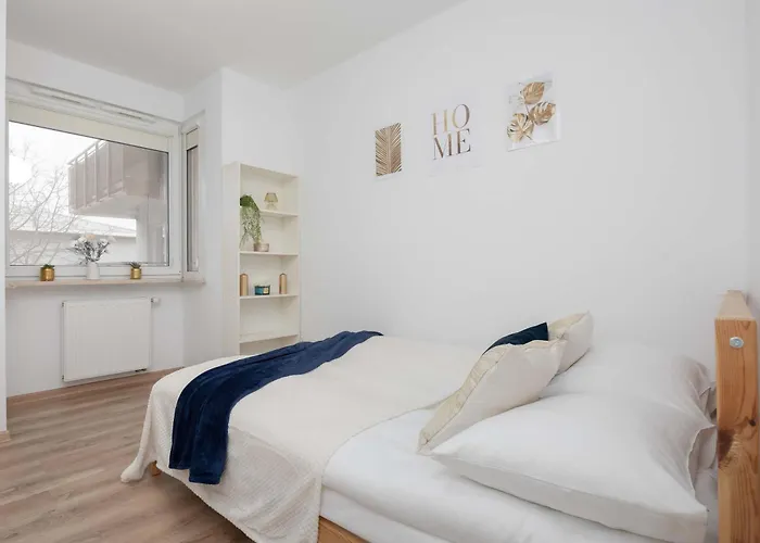 Lejlighed Bright In With Bathtub And Balcony By Renters *