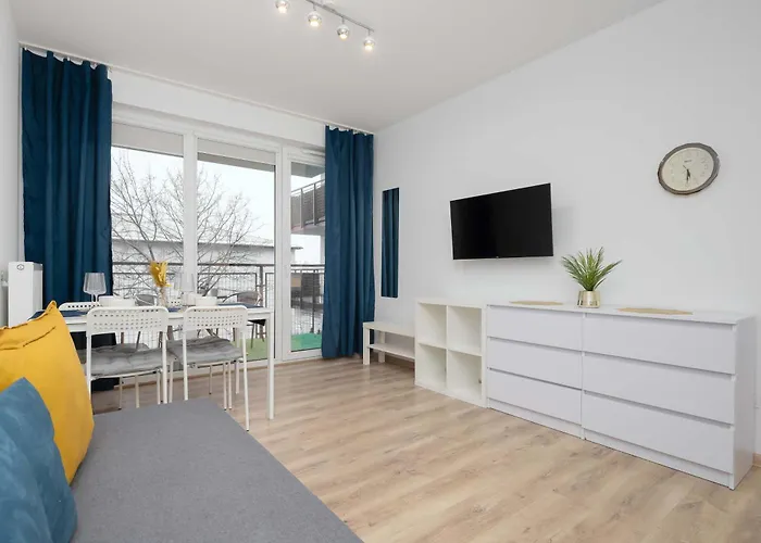 Bright In With Bathtub And Balcony By Renters Lejlighed Warszawa