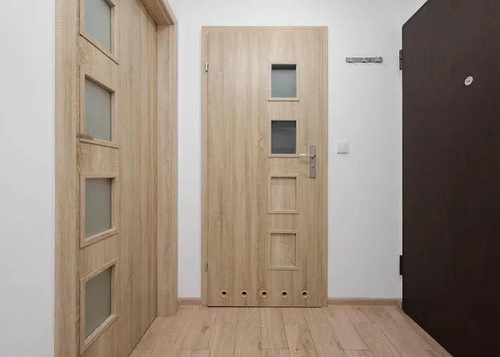 Bright In With Bathtub And Balcony By Renters * Warszawa