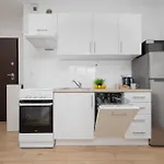 Bright In With Bathtub And Balcony By Renters
