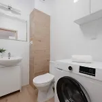 Апартаменты Bright In With Bathtub And Balcony By Renters *