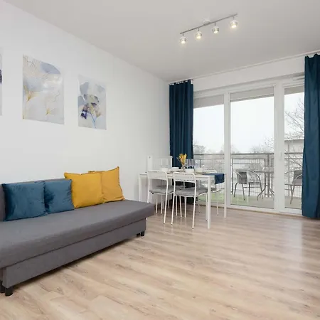 Lejlighed Bright In With Bathtub And Balcony By Renters