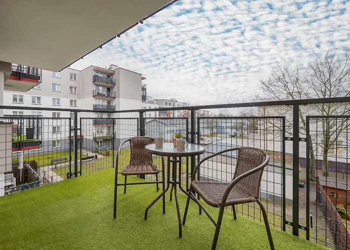 Bright In With Bathtub And Balcony By Renters Varšava