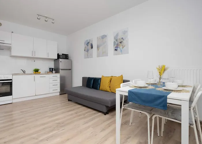 Bright In With Bathtub And Balcony By Renters Apartmán