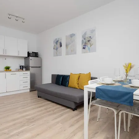 Bright In With Bathtub And Balcony By Renters 아파트