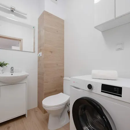아파트 Bright In With Bathtub And Balcony By Renters *